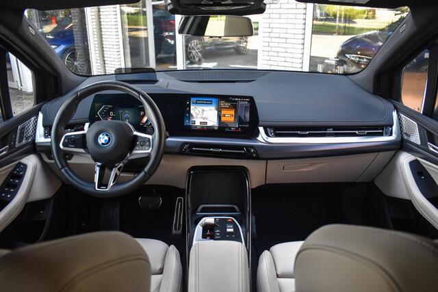 BMW 2-SERIE Active Tourer 230e xDrive Pano Trekhaak Head Up Elc Stoelen Came