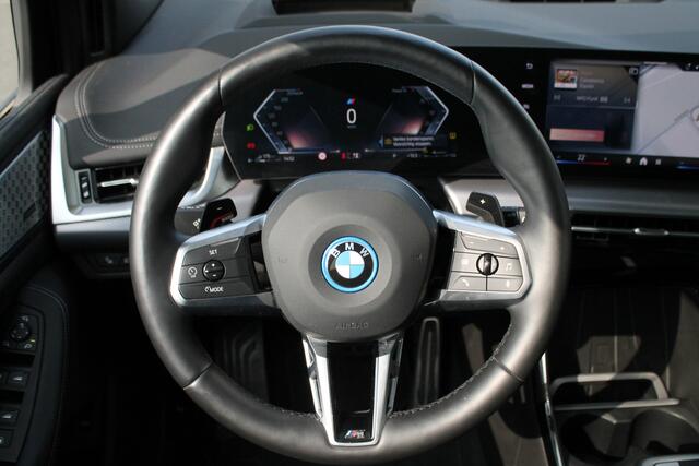 BMW 2-SERIE Active Tourer 225e xDrive M Sport Automaat / Panoramadak / Adaptief M Onderstel / Sportstoelen / Stoelverwarming / Adaptieve LED / Parking Assistant Plus / Head-Up