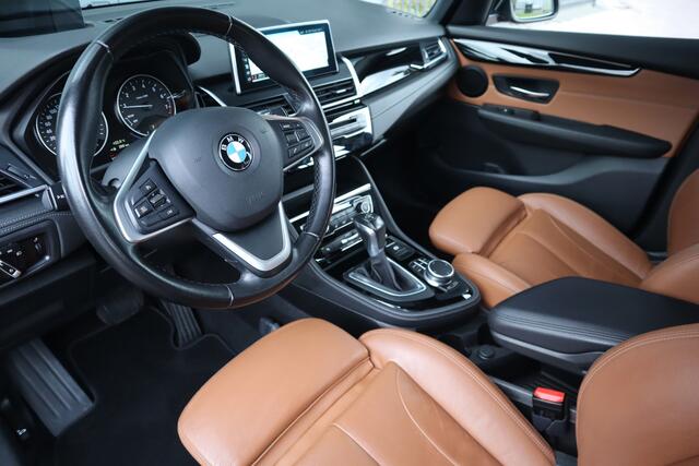 BMW 2-SERIE Active Tourer 220i High Executive Automaat Lederen Sportstoelen HUD Afneembare Trekhaak Etc. Etc.