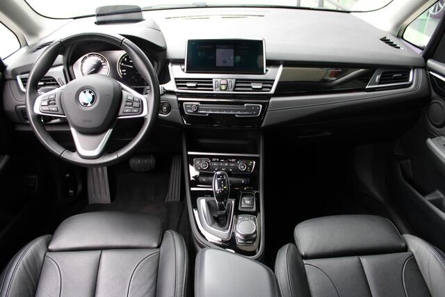 BMW 2-SERIE Active Tourer 218i High Executive Sport Line Automaat / Sportstoelen / Head-Up / LED / Cruise Control / Stoelverwarming