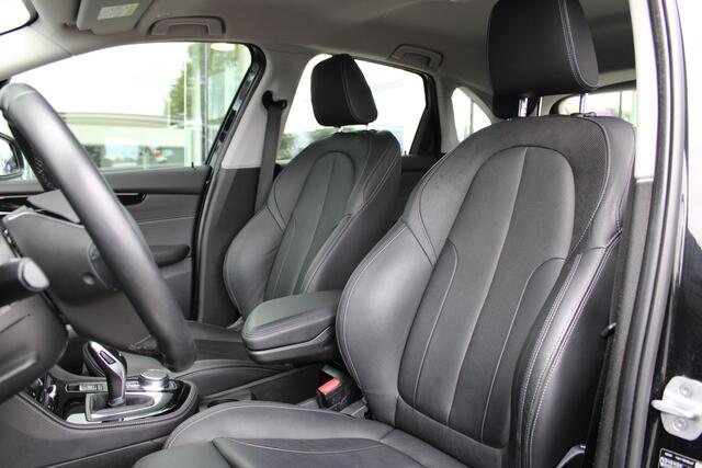 BMW 2-SERIE Active Tourer 218i High Executive Sport Line Automaat / Sportstoelen / Head-Up / LED / Cruise Control / Stoelverwarming