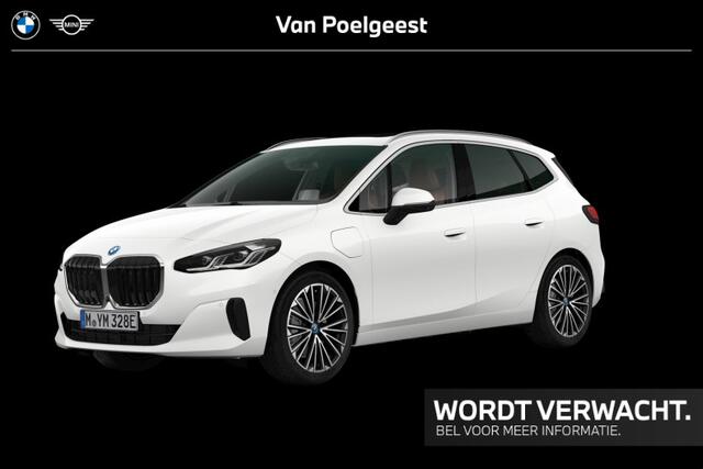 BMW 2-SERIE Active Tourer 225e xDrive | Innovation Pack | Comfort Pack | Trekhaak | Panoramadak |