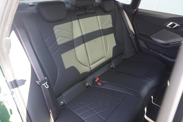 BMW 2-SERIE Gran Coupé 220 | M Sportpakket Pro | Panoramadak | Harman Kardon | Stuurwielrand verwarmd | Trekhaak