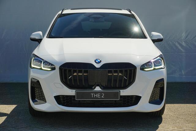 BMW 2-SERIE Active Tourer 220i | M Sportpakket | Panoramadak | Trekhaak | Harman Kardon | Driving Assistant