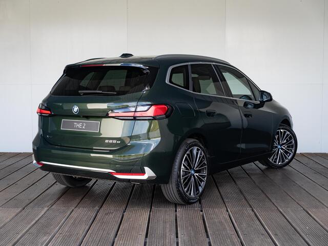 BMW 2-SERIE Active Tourer 225e xDrive | Luxury Line | Panoramadak | Elektrisch verstelbare stoelen | Head-Up Display | Trekhaak