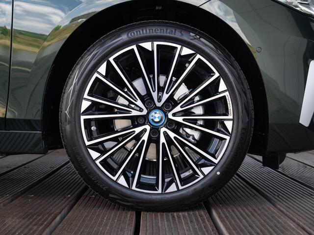 BMW 2-SERIE Active Tourer 225e xDrive | Luxury Line | Panoramadak | Elektrisch verstelbare stoelen | Head-Up Display | Trekhaak