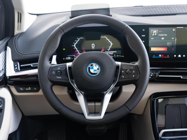 BMW 2-SERIE Active Tourer 225e xDrive | Luxury Line | Panoramadak | Elektrisch verstelbare stoelen | Head-Up Display | Trekhaak