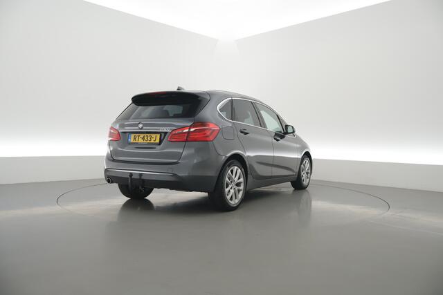 BMW 2-SERIE Active Tourer 218i Luxury High Ex. | Rijklaar! | Orig. NL | Trekhaak | HUD | Memory | Camera+PDC | Stoelverw. | Leder | Nav | Cruise | Keyless | LED | 17'' V