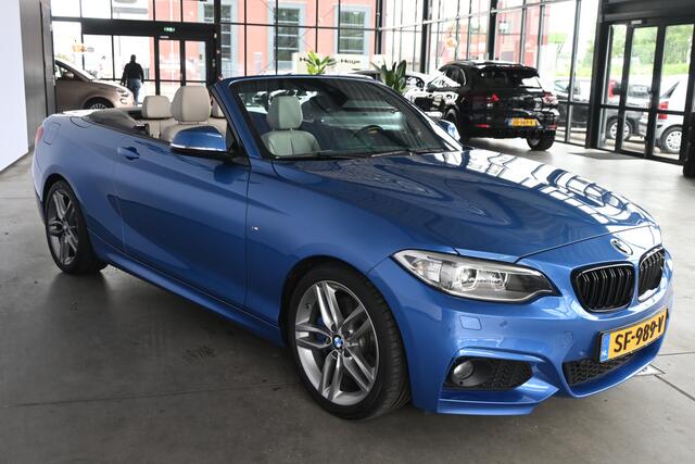 BMW 2-SERIE Cabrio 220i High Executive M-Pakket! Automaat Navigatie Harman/Kardon Stoelverwarming Inruil Mogelijk!