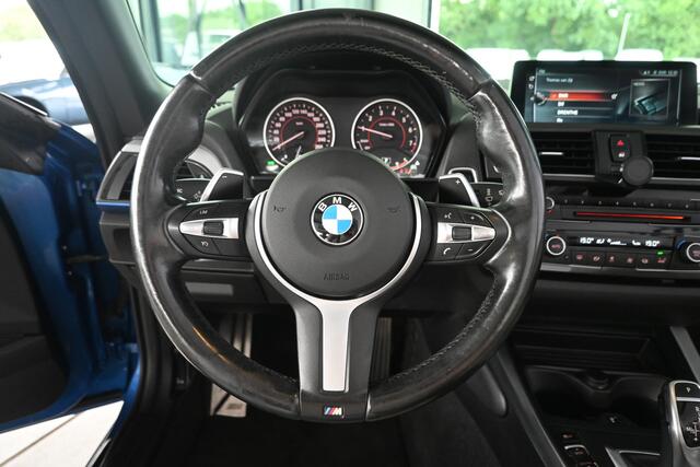 BMW 2-SERIE Cabrio 220i High Executive M-Pakket! Automaat Navigatie Harman/Kardon Stoelverwarming Inruil Mogelijk!