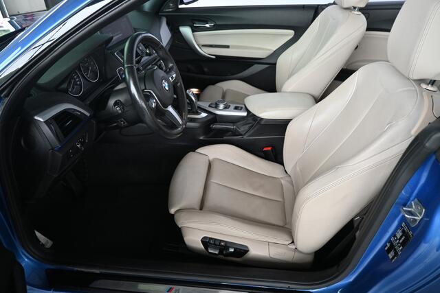 BMW 2-SERIE Cabrio 220i High Executive M-Pakket! Automaat Navigatie Harman/Kardon Stoelverwarming Inruil Mogelijk!