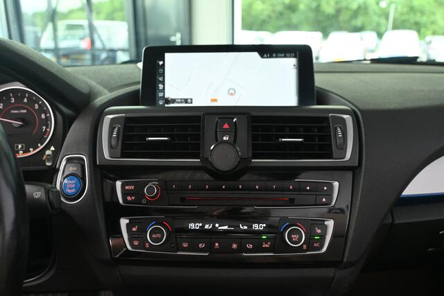 BMW 2-SERIE Cabrio 220i High Executive M-Pakket! Automaat Navigatie Harman/Kardon Stoelverwarming Inruil Mogelijk!