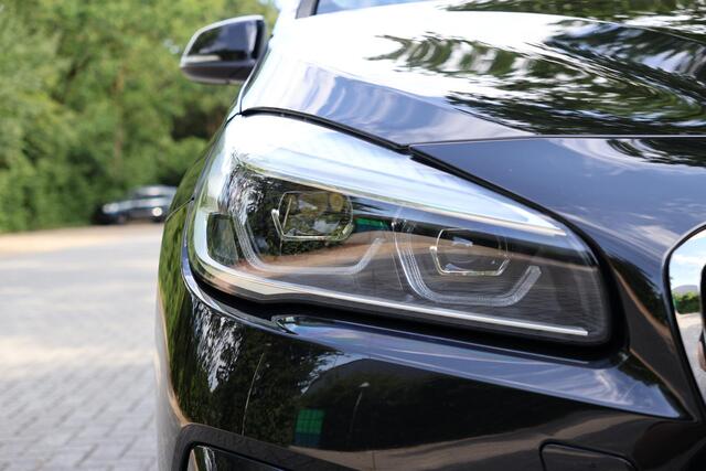 BMW 2-SERIE Active Tourer 225xe iPerformance Led l Head up l Sportstoelen l Performance control l Keyless l Cruise Control l Lichtpakket l Parkeerassistent l Real Time Traffic l DAB l Navi Plus l etc.