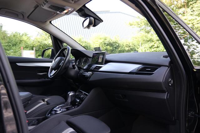 BMW 2-SERIE Active Tourer 225xe iPerformance Led l Head up l Sportstoelen l Performance control l Keyless l Cruise Control l Lichtpakket l Parkeerassistent l Real Time Traffic l DAB l Navi Plus l etc.