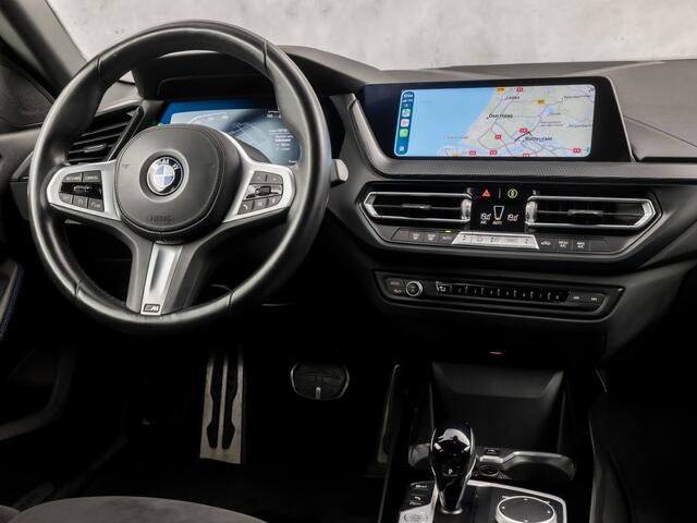 BMW 2-SERIE 218 M Sport Automaat (M PAKKET, KUIPSTOELEN, 1e EIGENAAR, APPLE CARPLAY, GROOT NAVI, GETINT GLAS, ALCANTARA, SFEERVERLICHTING, NIEUWSTAAT)