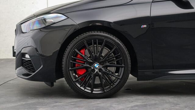 BMW 2-SERIE Gran Coupé 220i M-Sport | Head-up | Panoramadak | Harman/Kardon | Comfort Access | Trekhaak