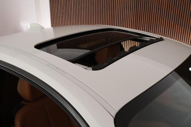 BMW 2-SERIE Coupé 220i 184pk High Executive M-Sport Panoramadak Leder LED Stoelverwarming Navigatie