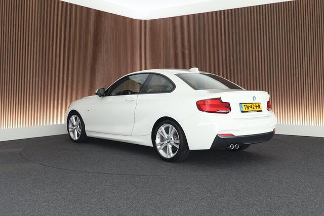 BMW 2-SERIE Coupé 220i 184pk High Executive M-Sport Panoramadak Leder LED Stoelverwarming Navigatie