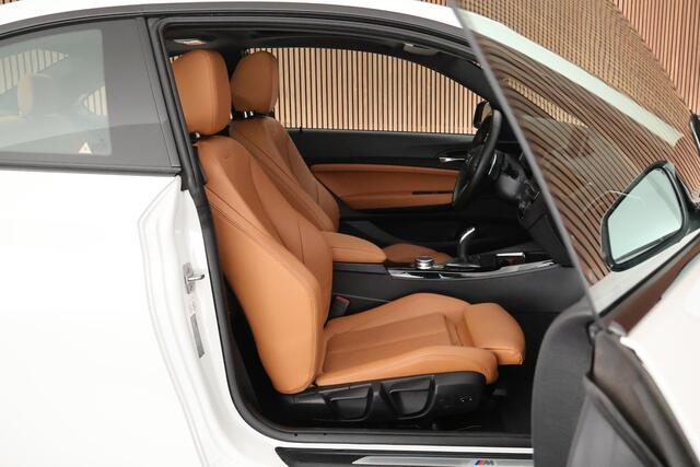 BMW 2-SERIE Coupé 220i 184pk High Executive M-Sport Panoramadak Leder LED Stoelverwarming Navigatie