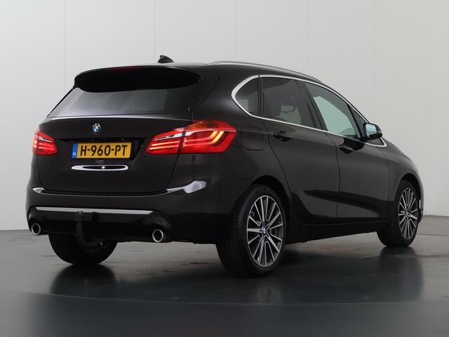 BMW 2-SERIE Active Tourer 220i High Executive Edition | 1500kg Trekkracht | Trekhaak | LED | Sportstoelen | Lederen interieur | HUD | Navigatie | Camera | Stoelverwarming | Ele. kofferdeksel |