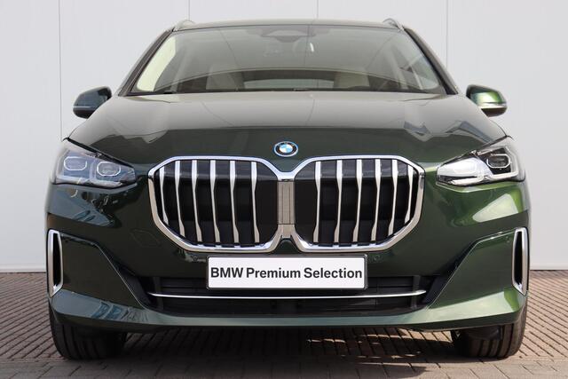 BMW 2-SERIE Active Tourer 225e xDrive Premium Pack/ Comfort Pack/ Travel Pack/ Panoramadak/ Verwarmd Stuurwiel/ Comfort Acces/ Elektrische Trekhaak / Lentevoordeel