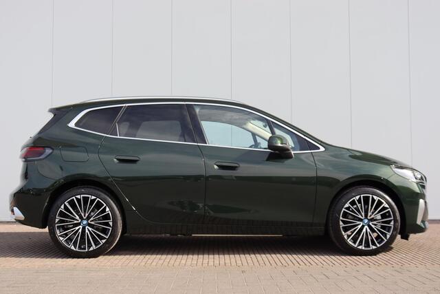 BMW 2-SERIE Active Tourer 225e xDrive Premium Pack/ Comfort Pack/ Travel Pack/ Panoramadak/ Verwarmd Stuurwiel/ Comfort Acces/ Elektrische Trekhaak / Lentevoordeel