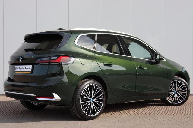 BMW 2-SERIE Active Tourer 225e xDrive Premium Pack/ Comfort Pack/ Travel Pack/ Panoramadak/ Verwarmd Stuurwiel/ Comfort Acces/ Elektrische Trekhaak / Lentevoordeel