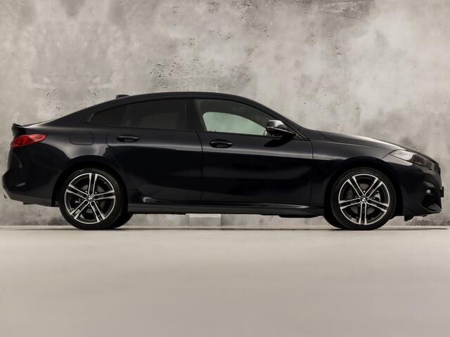BMW 2-SERIE Gran Coupé 218 M Sport Automaat (M PAKKET, KUIPSTOELEN, 1e EIGENAAR, APPLE CARPLAY, GROOT NAVI, GETINT GLAS, ALCANTARA, SFEERVERLICHTING, NIEUWSTAAT)