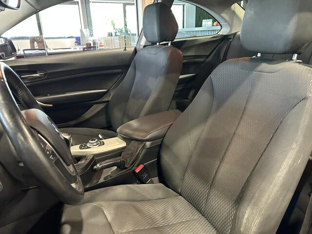 BMW 2-SERIE Coupé 220i Centennial Executive Panorama | Open dak | LED | Navigatie | Airco