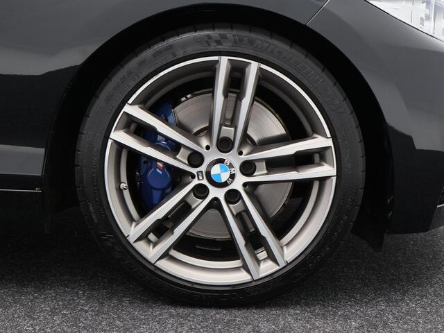 BMW 2-SERIE Cabrio M240i 340 Pk xDrive High Executive | Stoelverwarming | Harman Kardon | Camera | Leer | 18 Inch | 82.153Km !!