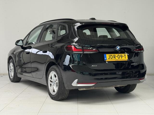 BMW 2-SERIE Active Tourer 225e xDrive | Navigatie | Achteruitrijcamera | Harman / Kardon | BMW LED |