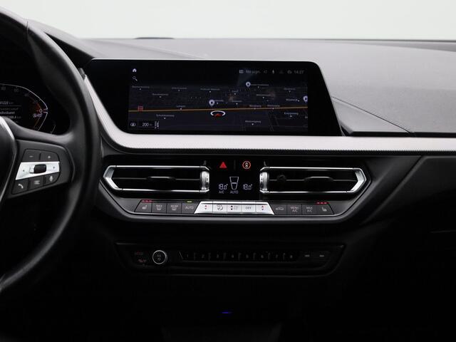 BMW 2-SERIE Gran Coupé 218i Business Edition | Climate Control / ECC | Licht metalen velgen 17 inch | Cruise control | Connectiviteit, Navigatie | Half lederen bekleding grijs | Stoelverwarming | LED koplampen | Park Distance Control voor en achter |