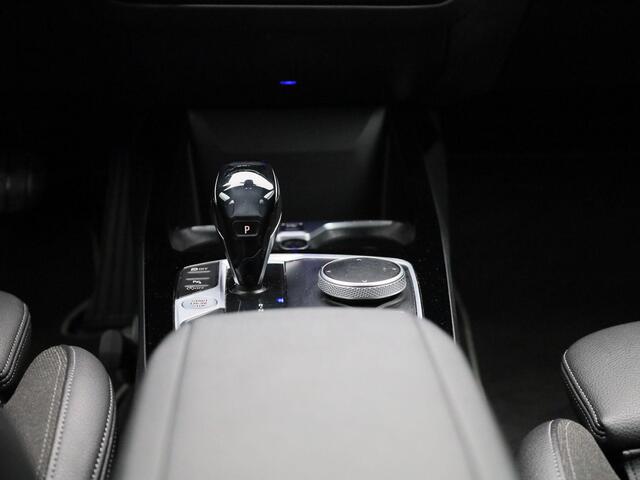 BMW 2-SERIE Gran Coupé 218i Business Edition | Climate Control / ECC | Licht metalen velgen 17 inch | Cruise control | Connectiviteit, Navigatie | Half lederen bekleding grijs | Stoelverwarming | LED koplampen | Park Distance Control voor en achter |