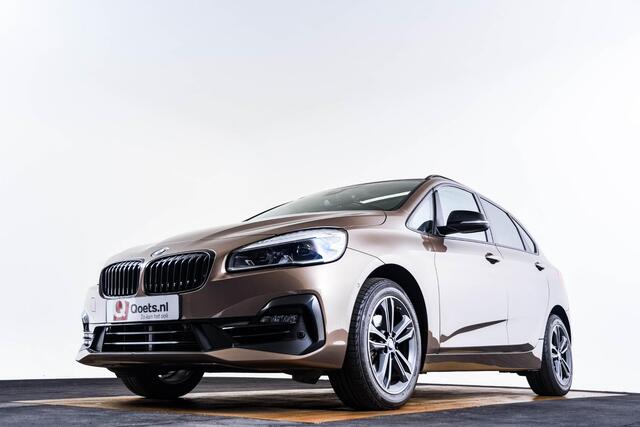 BMW 2-SERIE Active Tourer 218i Executive Sport Line - Panormadak - Trekhaak - Elektrische achterklep - PDC voor/achter - Cruise Control - Active Guard - Sportstoelen - Verstelbare achterbank - Armsteun voor -