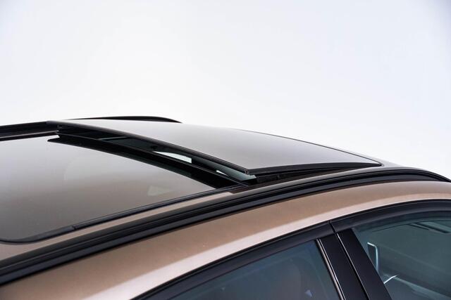 BMW 2-SERIE Active Tourer 218i Executive Sport Line - Panormadak - Trekhaak - Elektrische achterklep - PDC voor/achter - Cruise Control - Active Guard - Sportstoelen - Verstelbare achterbank - Armsteun voor -