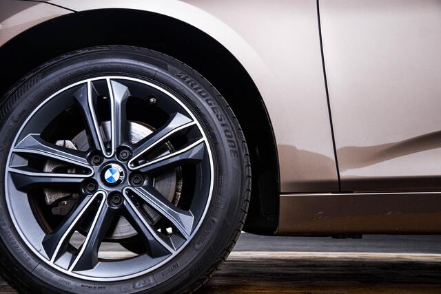 BMW 2-SERIE Active Tourer 218i Executive Sport Line - Panormadak - Trekhaak - Elektrische achterklep - PDC voor/achter - Cruise Control - Active Guard - Sportstoelen - Verstelbare achterbank - Armsteun voor -
