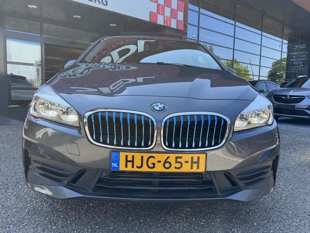 BMW 2-SERIE Active Tourer 225xe iPerformance Executive // NAVI // CAMERA // HEAD UP DISPLAY // PANO SCHUIF-KANTEL DAK // CLIMA // CRUISE // STOELVERWARMING //