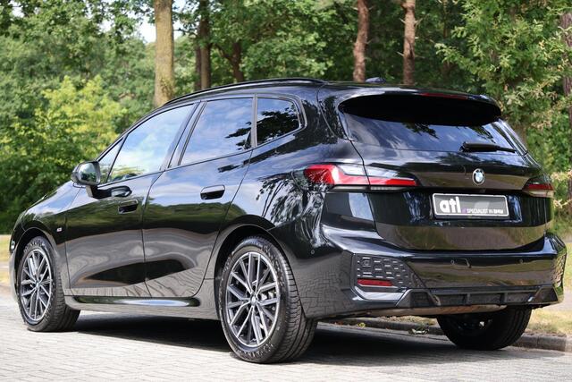 BMW 2-SERIE Active Tourer 218i M-Sport | Pano | HUD | H&K | Drive ass Pro | Massage | 360 Cam | Elektr. trekhaak | Stuurverwarming | 18" | Keyless | Elektr. stoel + mem | Etc.