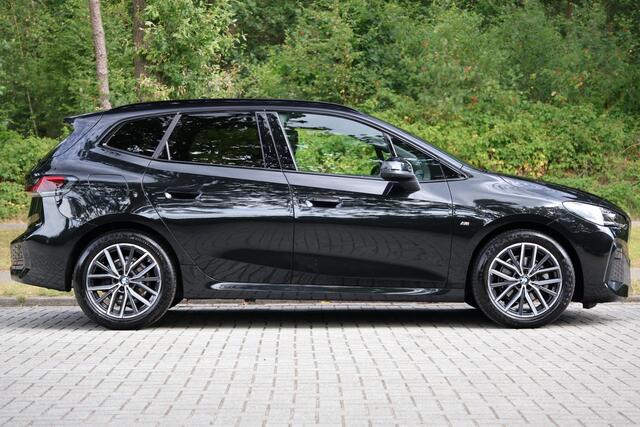 BMW 2-SERIE Active Tourer 218i M-Sport | Pano | HUD | H&K | Drive ass Pro | Massage | 360 Cam | Elektr. trekhaak | Stuurverwarming | 18" | Keyless | Elektr. stoel + mem | Etc.