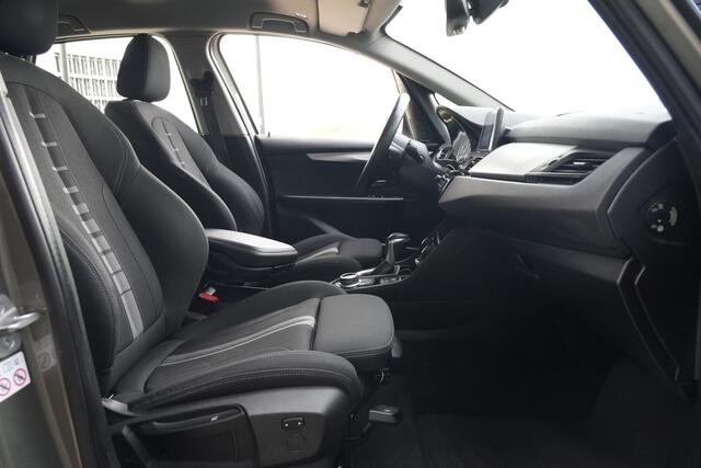 BMW 2-SERIE Active Tourer 225i xDrive High Executive 232pk Navigatie/Stoelverwarming/Camera