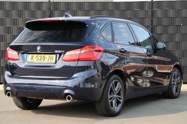 BMW 2-SERIE Active Tourer 220i Executive Automaat | Adap. Cruise | Afn. Trekhaak | Stoelverwarming | Camera | Navigatie