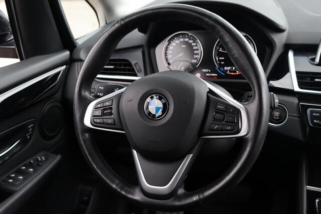 BMW 2-SERIE Active Tourer 220i Executive Automaat | Adap. Cruise | Afn. Trekhaak | Stoelverwarming | Camera | Navigatie