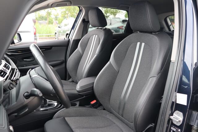 BMW 2-SERIE Active Tourer 220i Executive Automaat | Adap. Cruise | Afn. Trekhaak | Stoelverwarming | Camera | Navigatie