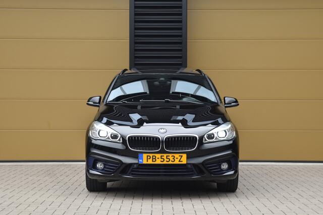 BMW 2-SERIE Active Tourer 220i High Executive * Sportline * Head-up * Panoramadak * Sportstoelen * M-Stuurwiel * Trekhaak *