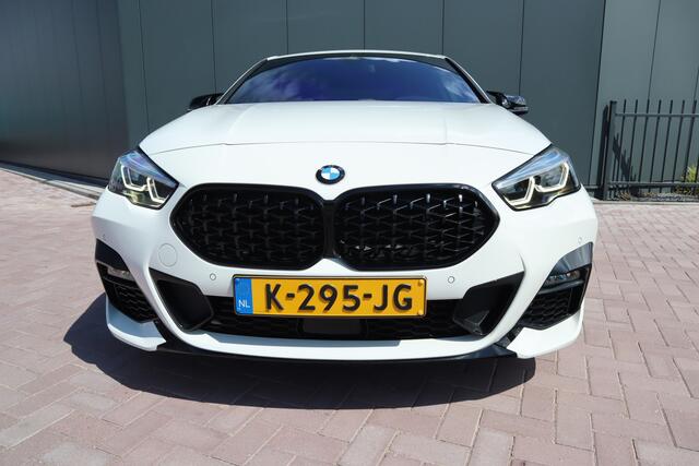 BMW 2-SERIE Gran Coupé 218i Executive M Edition Automaat M-Performance Pakket Panoramadak Etc. Etc.