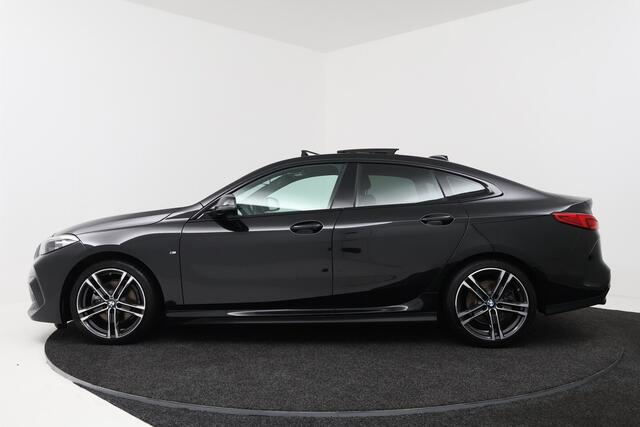 BMW 2-SERIE Gran Coupé 218i Business Edition Plus (PANORAMADAK, CAMERA, SFEERVERLICHTING, STOELVERWARMING, PARKEE
