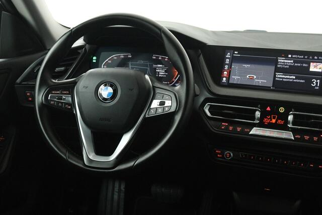 BMW 2-SERIE Gran Coupé 218i High Executive (STOELVERWARMING, CAMERA, NAVIGATIE, CRUISE CONTROL, DEALER ONDERHOUDE