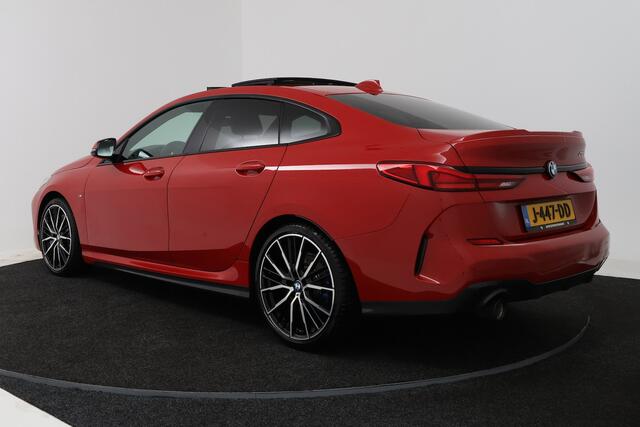 BMW 2-SERIE Gran Coupé 218i Executive Edition (PANORAMADAK, SFEERVERLICHTING, NAVIGATIE, CRUISE CONTROL, DEALER O