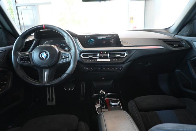BMW 2-SERIE Gran Coupé 218i Business Edition M-Pakket Sportstoelen Panoramadak Virtual Dealer Onderhouden! Inruil Mogelijk!