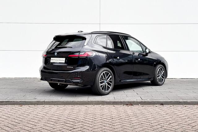 BMW 2-SERIE Active Tourer 225e xDrive | M-Sport | Stuurwielrand verwarmd | Glazen panoramadak |